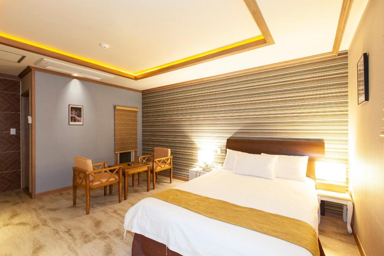 Sahara Hotel Jeju Esterno foto